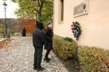 20201117193428_5G6H9228: Významné výročí si Kutnohoráci připomněli u památníku „Obětem teroru násilí a komunistické zvůle“