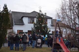 Tradice rozsvícení vánočního stromu v Tupadlech letos bez přítomnosti veřejnosti