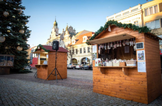 Na Karlově náměstí v Kolíně můžete navštívit prodejní stánky