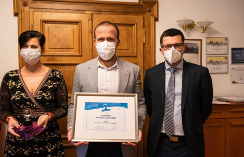 Městský úřad Kolín převzal ocenění za druhé místo v soutěži Přívětivý úřad