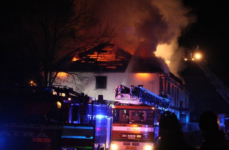 Hořela městská ubytovna v Sedlci, škoda se šplhá do milionů korun