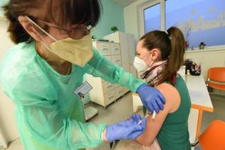 O víkendu zahájila očkování zdravotníků také oblastní nemocnice Kolín 