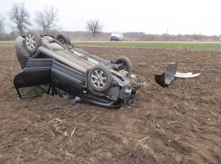 Dvaadvacetiletá řidička bourala pod vlivem alkoholu na silnici mezi Církvicí a Kolínem