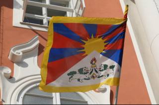 Tibetská vlajka zavlála také nad čáslavskou radnicí