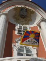 20210310210512_21: Tibetská vlajka zavlála také nad čáslavskou radnicí