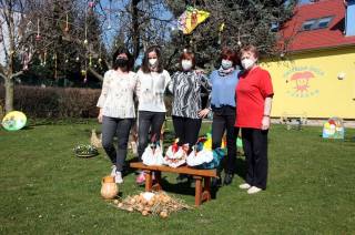 Foto: Na zahradu MŠ Pohádka dorazily Velikonoce, podílely se i děti!
