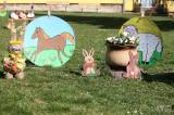20210331153431_5G6H6864: Foto: Na zahradu MŠ Pohádka dorazily Velikonoce, podílely se i děti!