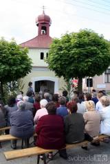 20210402173851_IMG_7418: Foto: V rámci setkání rodáků Souňova vysvětili kapličku v obci