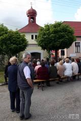 20210402173852_IMG_7425: Foto: V rámci setkání rodáků Souňova vysvětili kapličku v obci