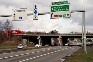 Oprava mostu přes Chlumeckou ulici si vyžádá dopravní omezení na příjezdu k dálnici D10