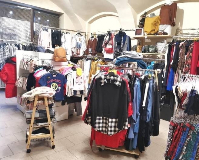 TIP: Do prodejny s dámským oblečením v Čáslavi hledají prodavačku