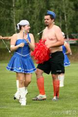 20210403194018_IMG_7421: Foto: Sláva v Suchdole - Hasiči sehráli před čtrnácti lety fotbalový zápas s týmem celebrit