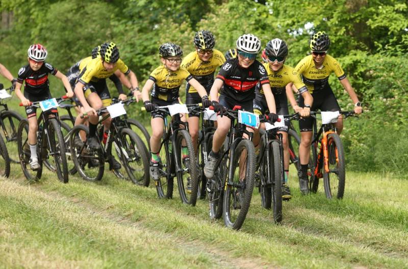 Foto: Bikery při druhém závodě „Kuklík XCO 2021“ přivítala vylepšená trať!