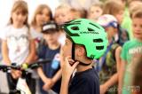 20210622214457_5G6H2644: Foto: Dětem z ZŠ T.G. Masaryka se věnovali v rámci projektu „Na kole jen s přilbou“