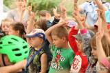 20210622214457_5G6H2649: Foto: Dětem z ZŠ T.G. Masaryka se věnovali v rámci projektu „Na kole jen s přilbou“