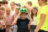 20210622214457_5G6H2657: Foto: Dětem z ZŠ T.G. Masaryka se věnovali v rámci projektu „Na kole jen s přilbou“