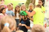 20210622214457_5G6H2667: Foto: Dětem z ZŠ T.G. Masaryka se věnovali v rámci projektu „Na kole jen s přilbou“