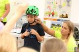 20210622214457_5G6H2679: Foto: Dětem z ZŠ T.G. Masaryka se věnovali v rámci projektu „Na kole jen s přilbou“