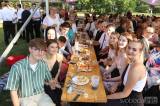 20210627015320_IMG_1319: Foto: Maturitní ples připravili na konec školního roku na zahradě zámku Kačina!