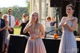 20210627015327_IMG_1771: Foto: Maturitní ples připravili na konec školního roku na zahradě zámku Kačina!