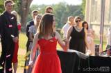 20210627015327_IMG_1806: Foto: Maturitní ples připravili na konec školního roku na zahradě zámku Kačina!