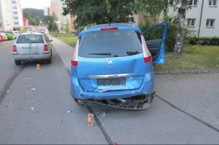 Policisté vyšetřují nehodu dvou osobních automobilů ve Zruči nad Sázavou