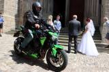 20210704195007_IMG_4762: Foto, video: Motorkáři z Freedoom Čáslav gratulovali novomanželům Procházkovým