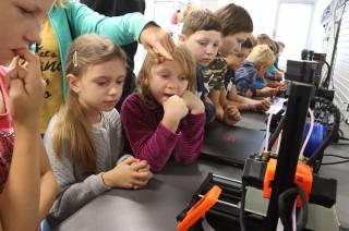Kutnohorské děti z příměstského tábora Veselá věda navštívil kamion s technickou laboratoří