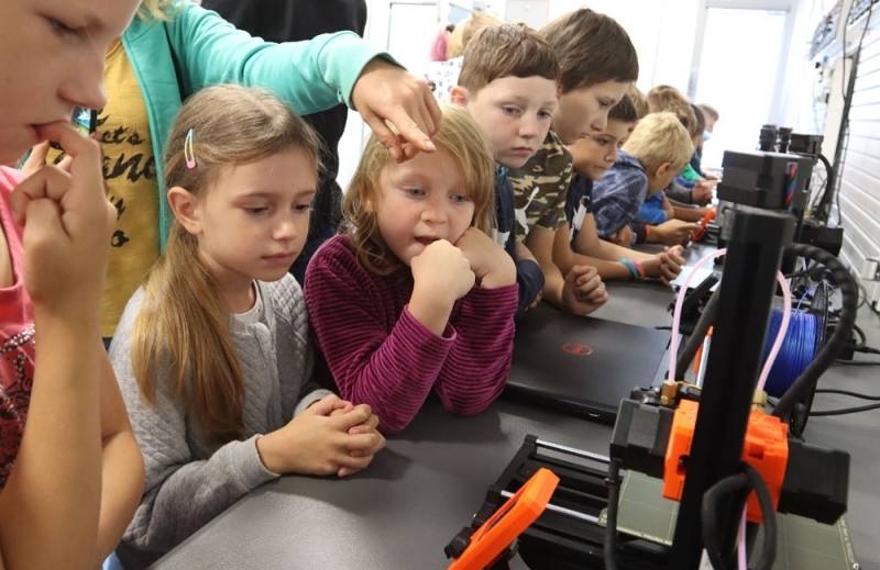 Kutnohorské děti z příměstského tábora Veselá věda navštívil kamion s technickou laboratoří