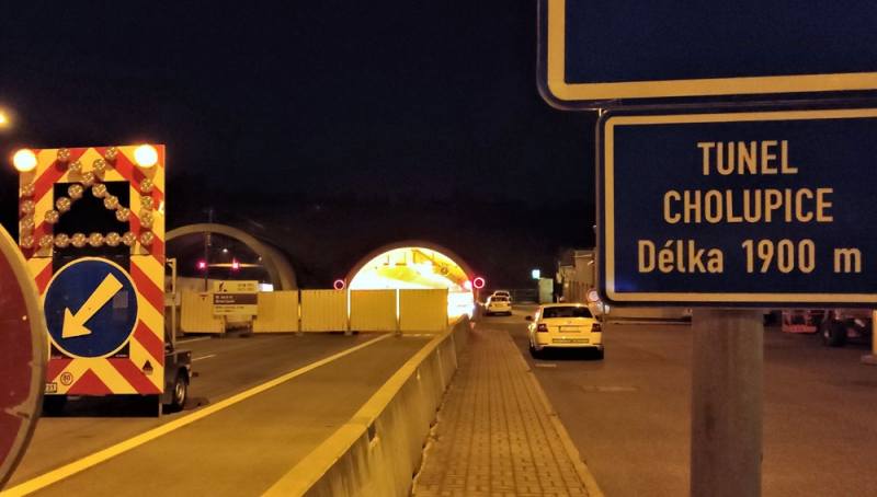 O víkendech čekejte zdržení při průjezdech tunely k dálnicím D5, D6 a D7