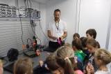20210806100116_IMG_6632: Kutnohorské děti z příměstského tábora Veselá věda navštívil kamion s technickou laboratoří