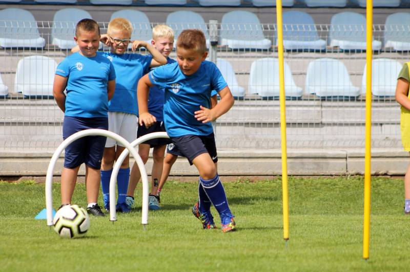Foto: Příměstský kemp FK Čáslav si užívá padesátka dětí 