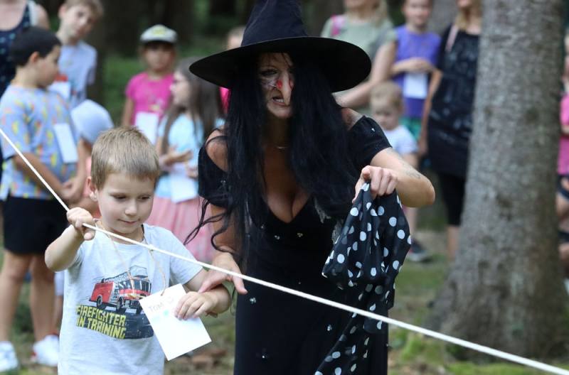 Foto, video: V paběnickém lese čekaly v sobotu na děti pohádkové bytosti!