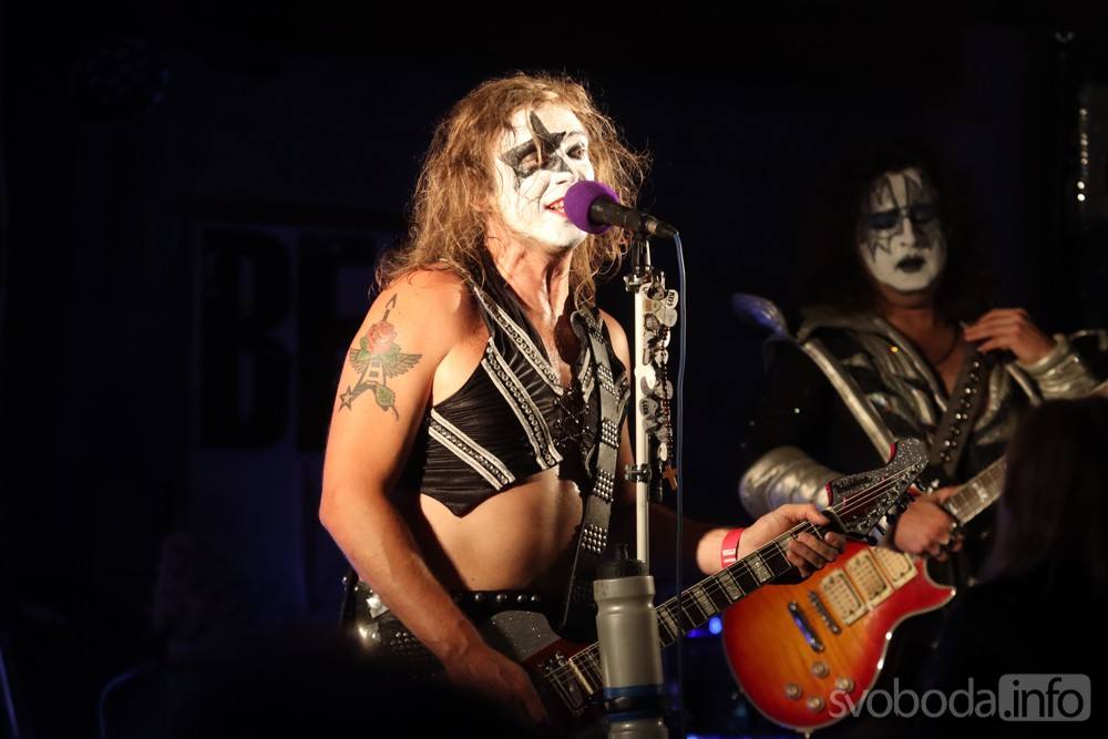 Foto: Letní parket v Nových Dvorech rozhýbaly hity skupiny Kiss!