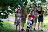 20210821183150_IMG_0532: Foto, video: V paběnickém lese čekaly v sobotu na děti pohádkové bytosti!