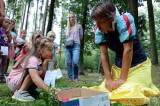 20210821183150_IMG_0588: Foto, video: V paběnickém lese čekaly v sobotu na děti pohádkové bytosti!