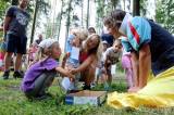20210821183150_IMG_0593: Foto, video: V paběnickém lese čekaly v sobotu na děti pohádkové bytosti!