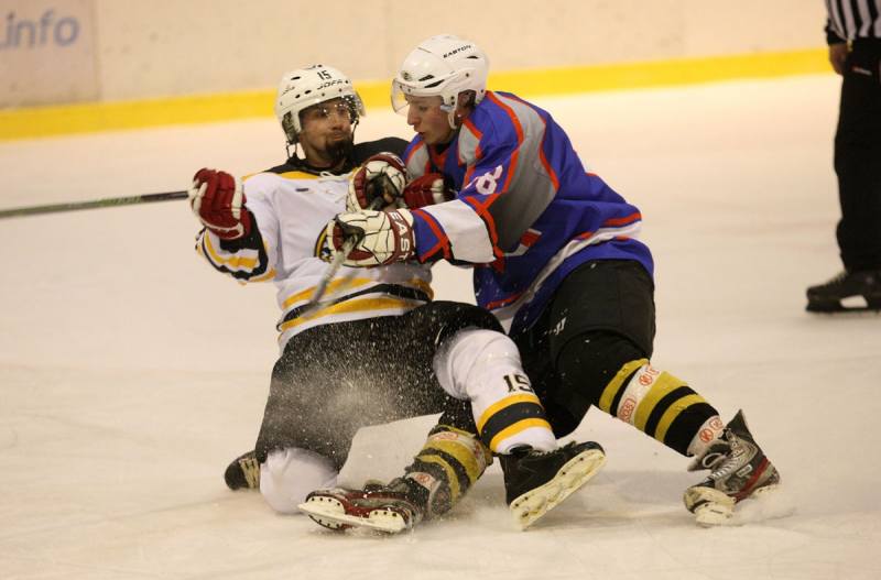 Další ročník amatérské hokejové soutěže AKHL začne na zimním stadionu dnes!