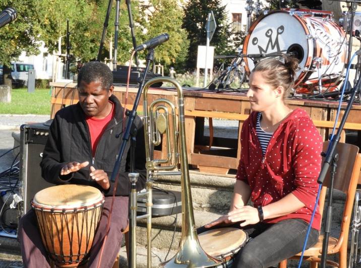 Skupina Nsango malamu naučila Čáslavany africké písně