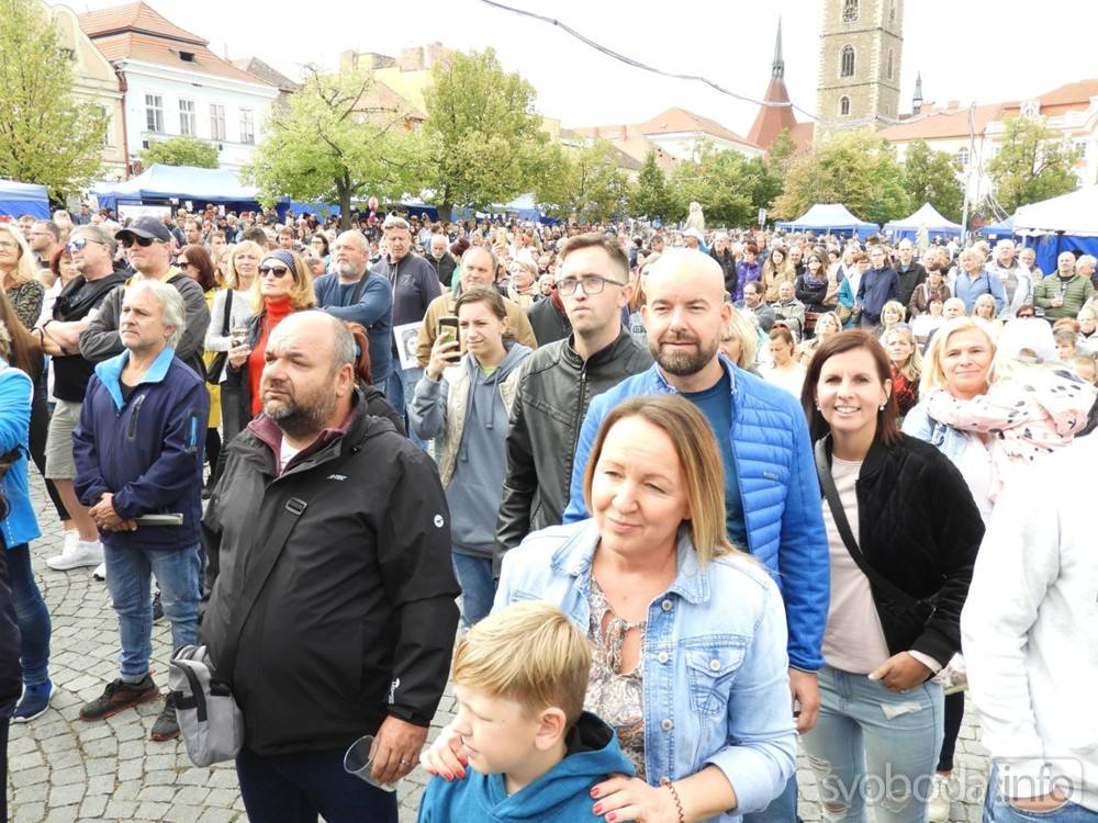 Foto, video: Náměstí Jana Žižky z Trocnova v sobotu oživily Čáslavské slavnosti!