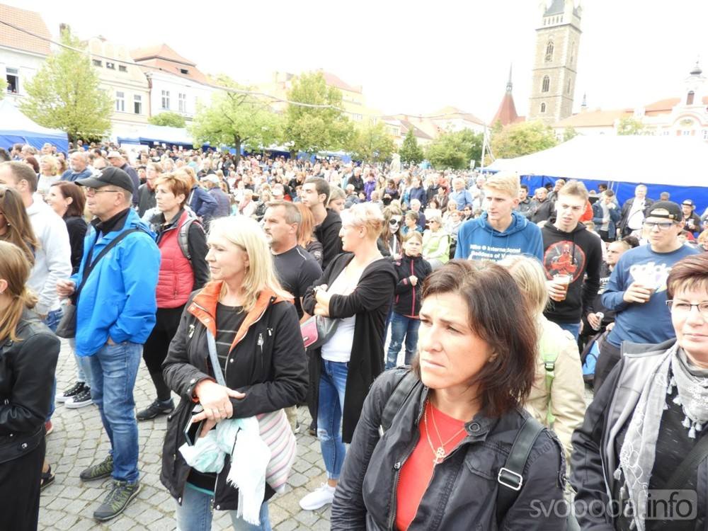 Foto, video: Náměstí Jana Žižky z Trocnova v sobotu oživily Čáslavské slavnosti!