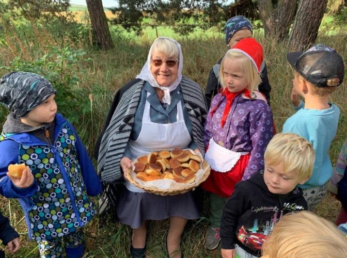Pohádkový les dětem z MŠ Miskovice připravili rodiče