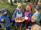 20210924202311_miskovice777: Pohádkový les dětem z MŠ Miskovice připravili rodiče