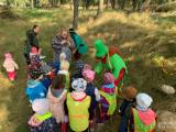 20210924202312_miskovice785: Pohádkový les dětem z MŠ Miskovice připravili rodiče