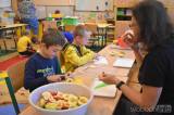 20210930180452_BPZS62: Děti z MŠ a ZŠ Bílé Podolí se dozvěděly spoustu informací o jablkách