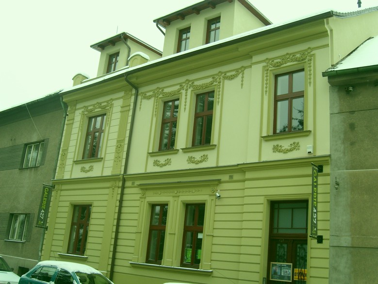 Jablonského ulici v Čáslavi rozsvítila zelená Galerie 427