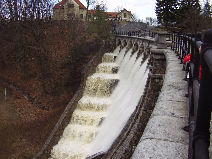 Na řekách Sázavě a Doubravě byl vyhlášen druhý stupeň povodňové aktivity