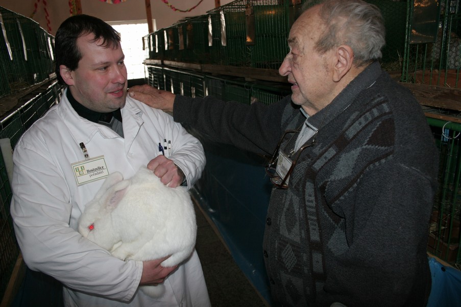 Chovatelé vzali výstavu v Hostovlicích útokem, během dvou hodin nakoupili 150 králíků