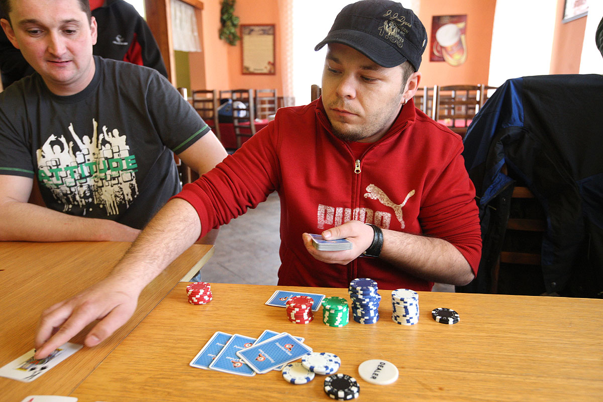 Pokerový klid zachoval David Kratochvíl a zvítězil v křesetickém turnaji