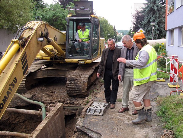 Kmenová kanalizační stoka v Puškinské ulici bude opravena do měsíce